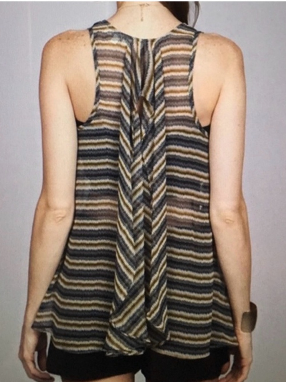 UMGEE Zig Zag Sheer Tunic Tank XL 21.5” p2p Gray/Cream EUC - Picture 8 of 12